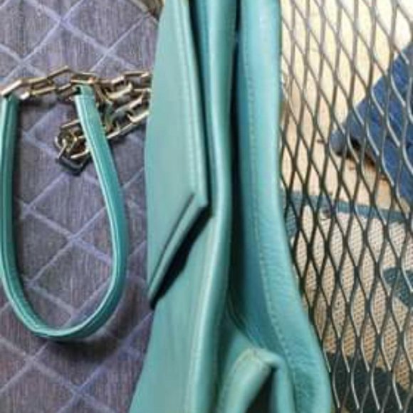 Authentic Bally purse with built in mirror - Picture 3 of 7